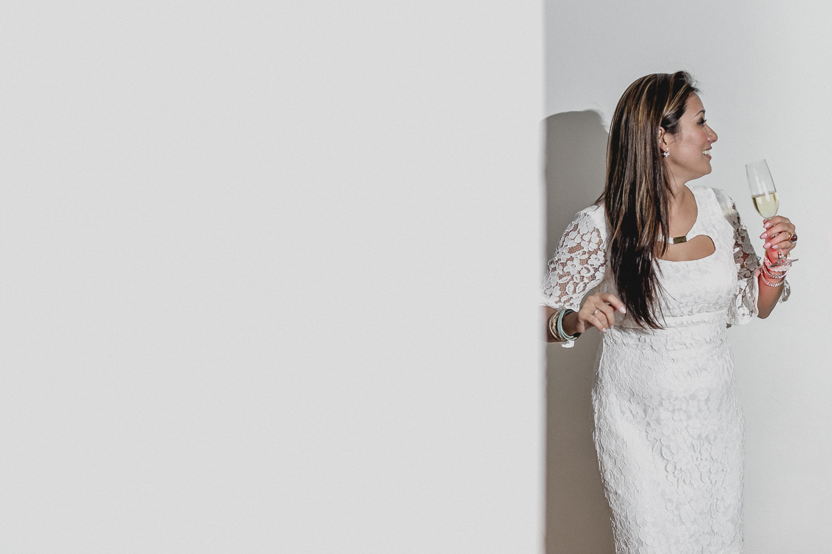 Sandrinha dançando na balada