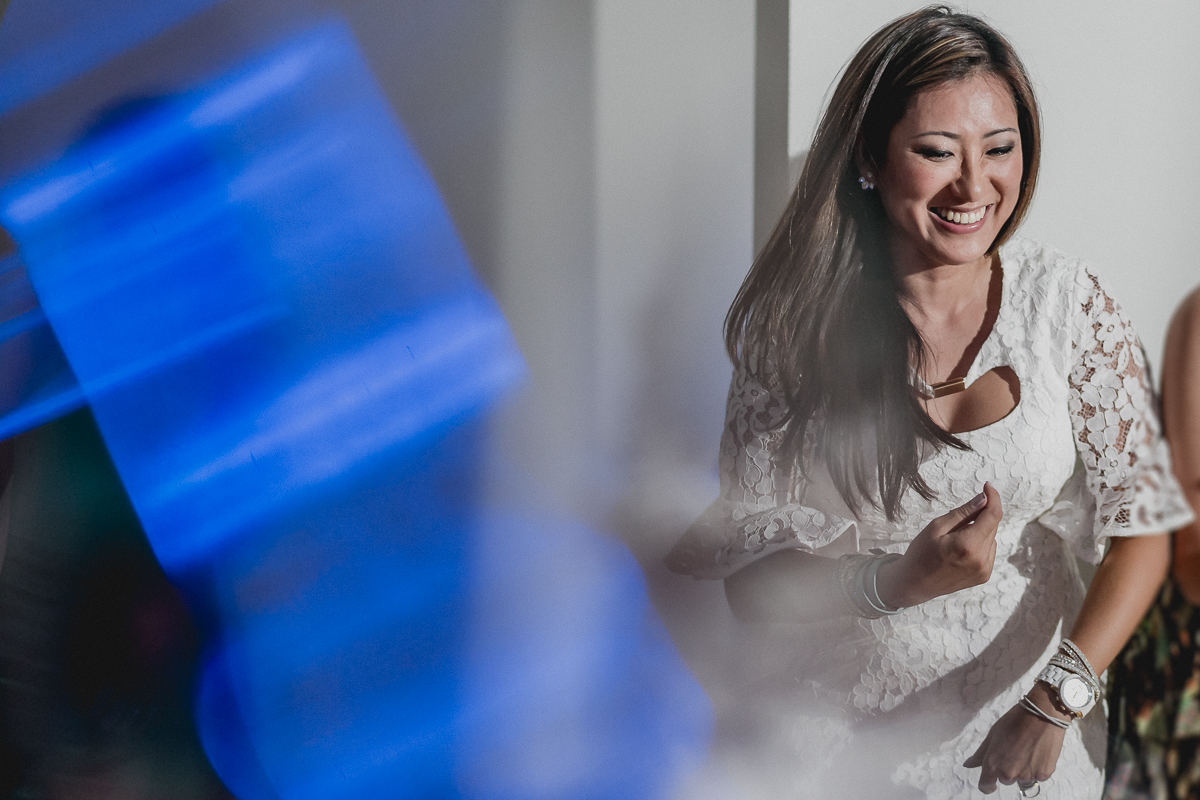 Sandrinha dançando na balada