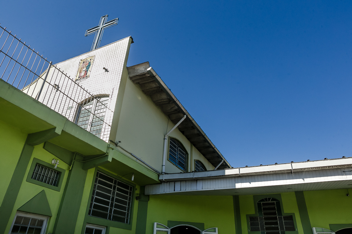 Fachada da paróquia sagrada família em Guainases, São Paulo, SP