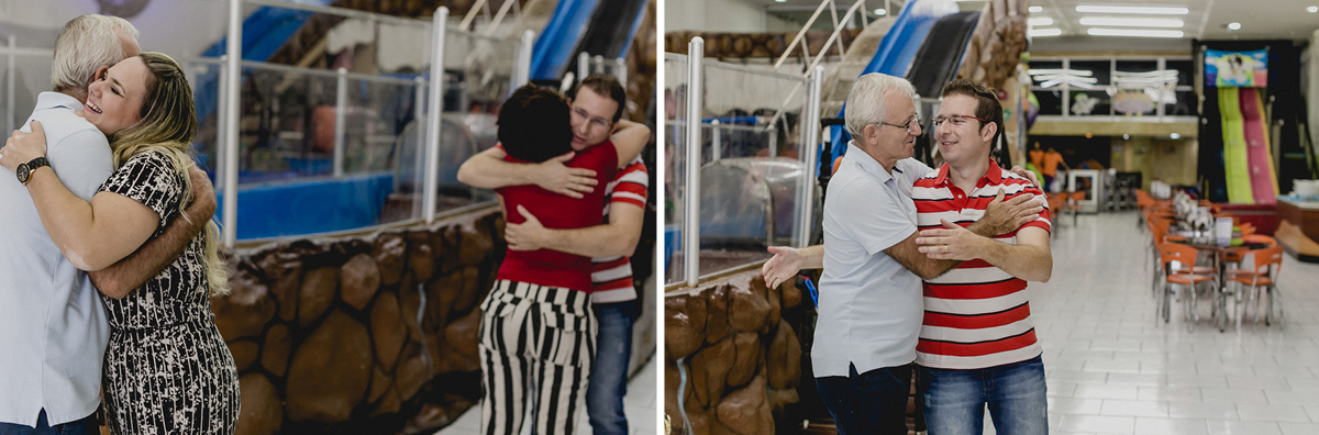 Recebendo e abraçando os convidados