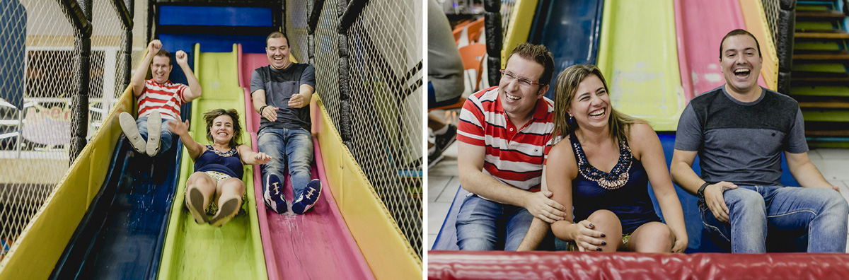 Amigos se divertindo no escorregador