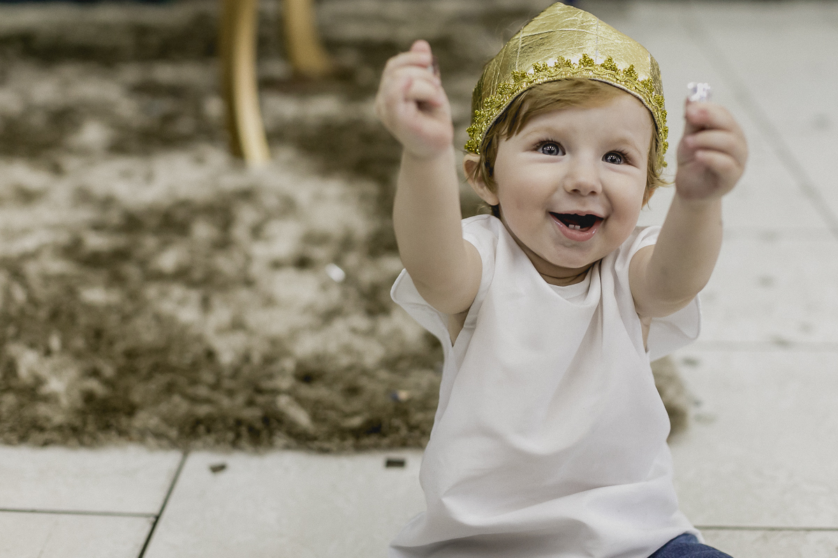 matheus se divertindo no final da festa