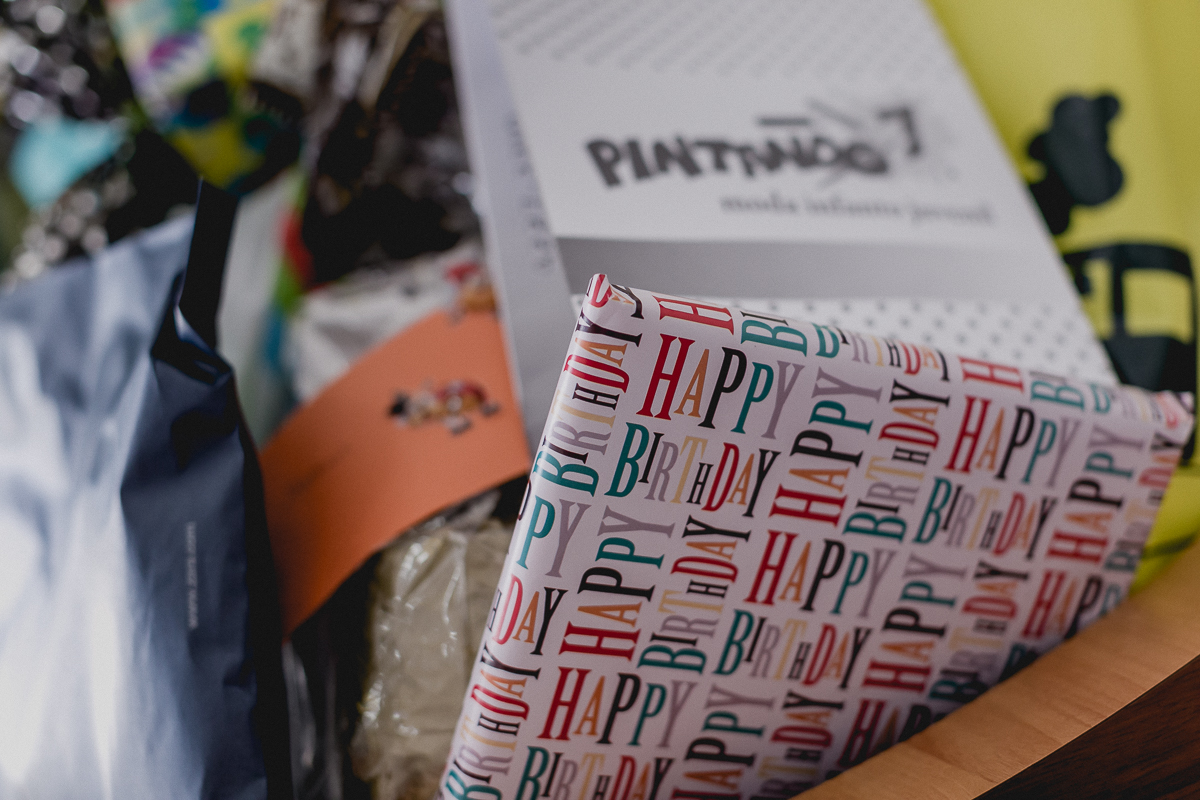 detalhes dos presentes no final da festa