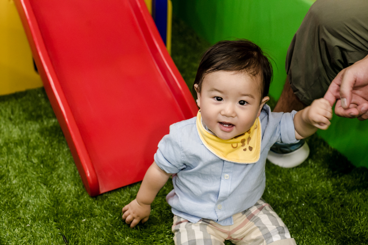 Crianças brincando no espaço infantil alecrim
