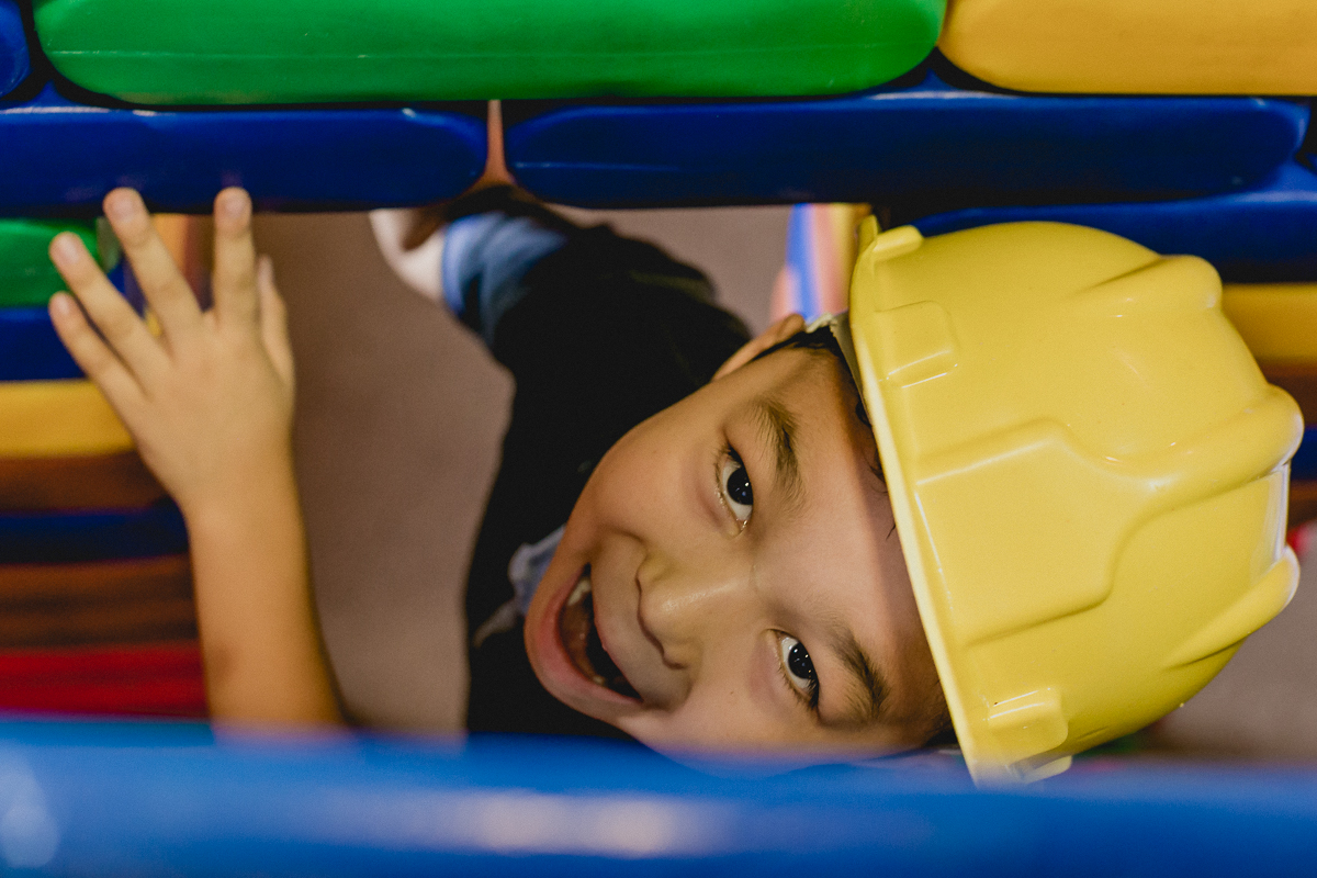 brincando de construir casas no miniland