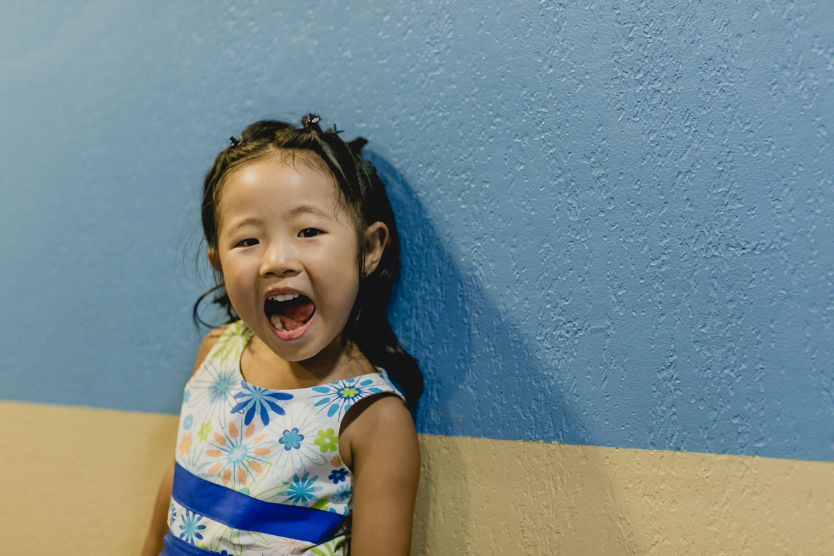 prima se divertindo no buffet miniland