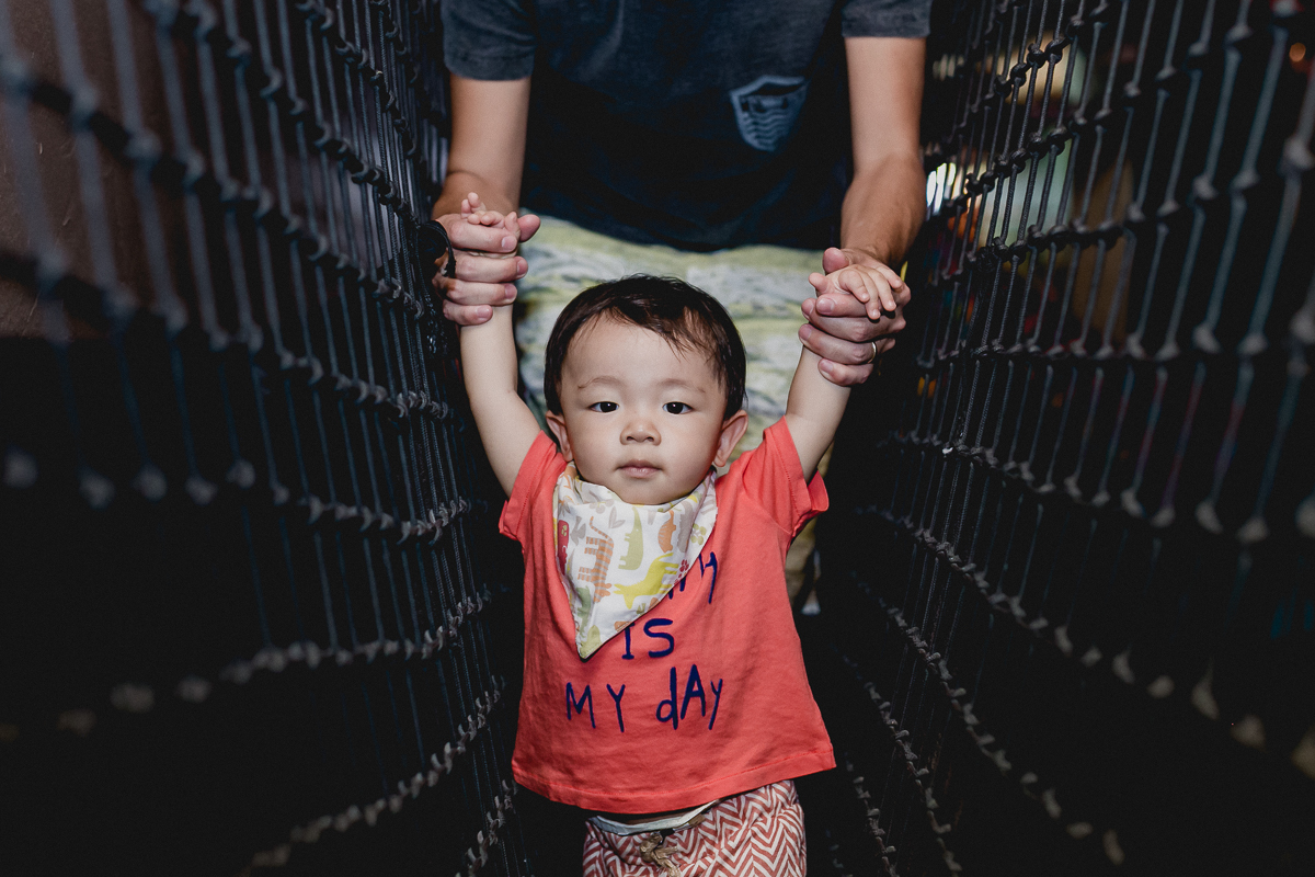 atravessando a ponte do buffet miniland com o papai