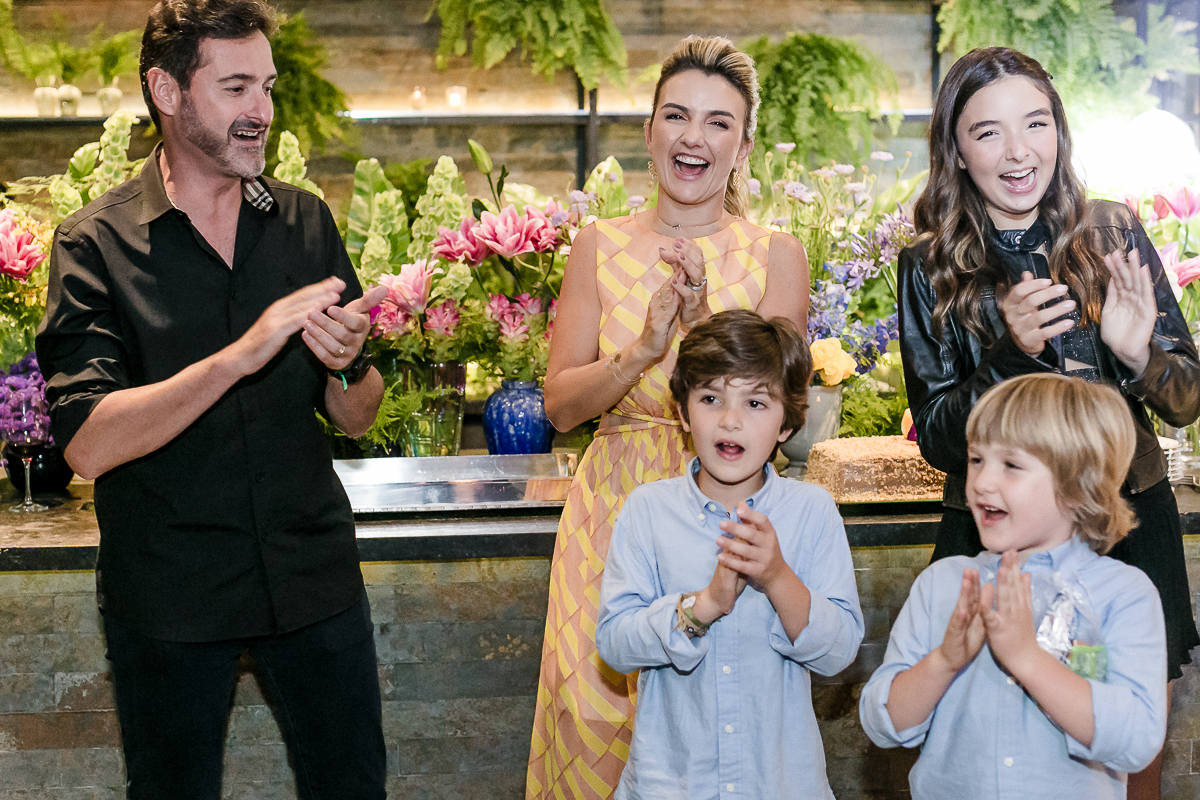 cantando o parabens no aniversario de 41 anos da flavia no casatua br jardim paulista sp