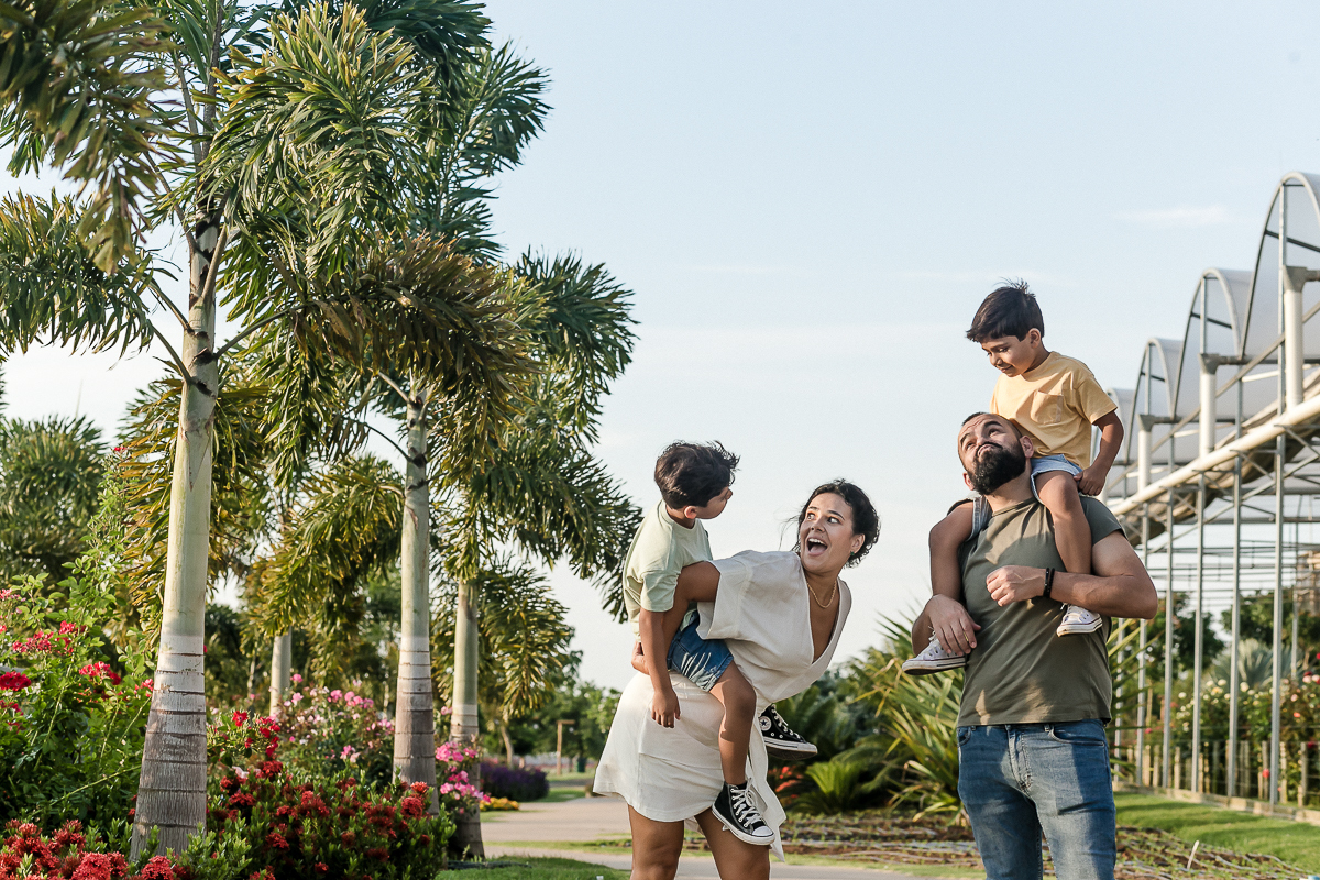 Ensaio família realizado no bloemen park em holambra sp