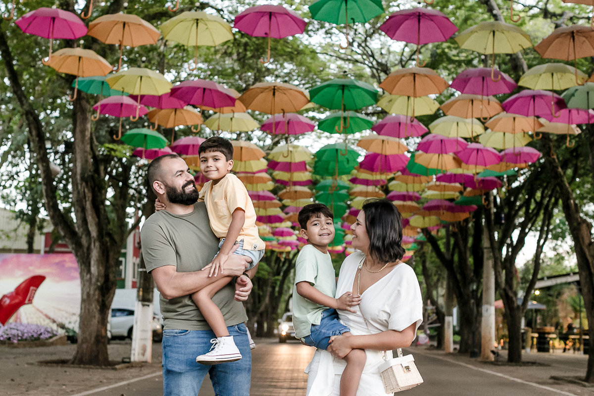 Ensaio família realizado no bloemen park em holambra sp