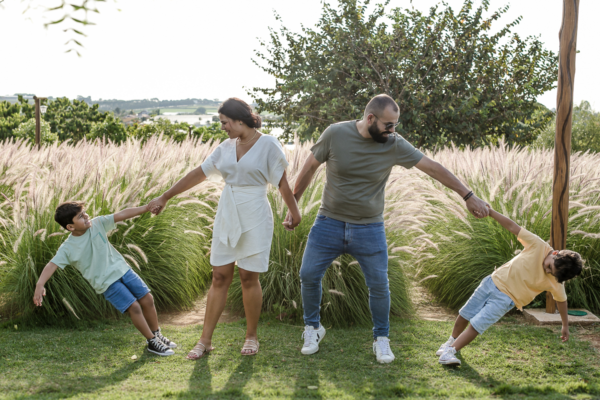 Ensaio família realizado no bloemen park em holambra sp