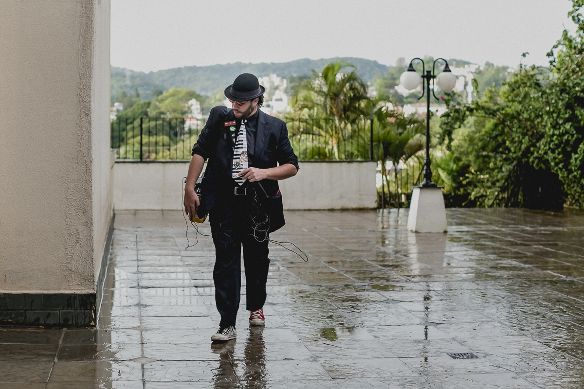 magico chegando para a festa