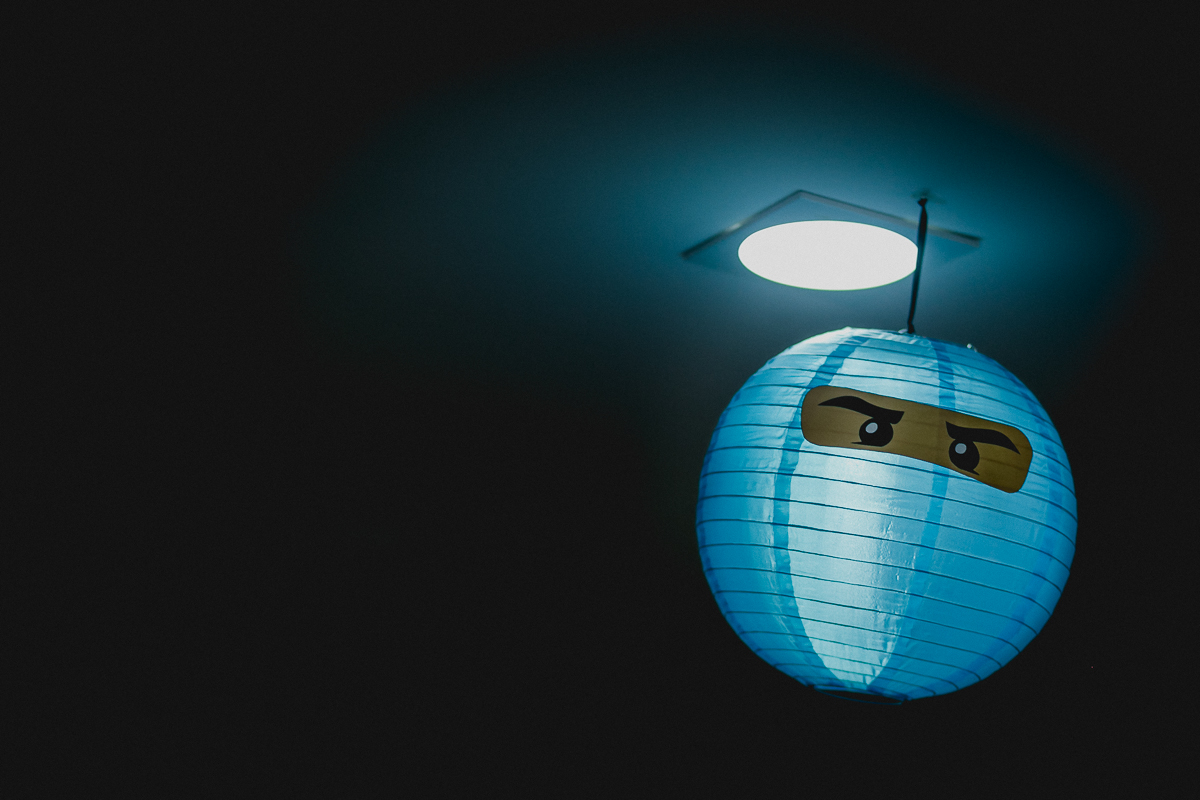 detalhes do balão no teto do lego ninja