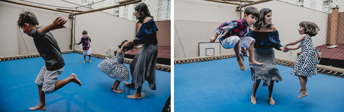 brincando com a mamãe no pula pula