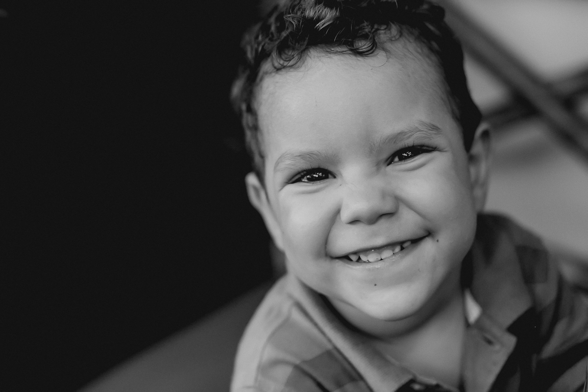retrato de criança feliz e sorrindo
