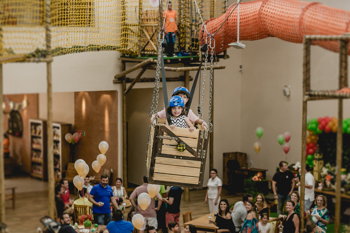 atravessando a tirolesa