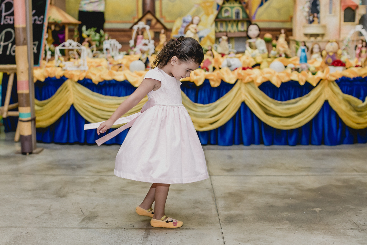balançando o vestido