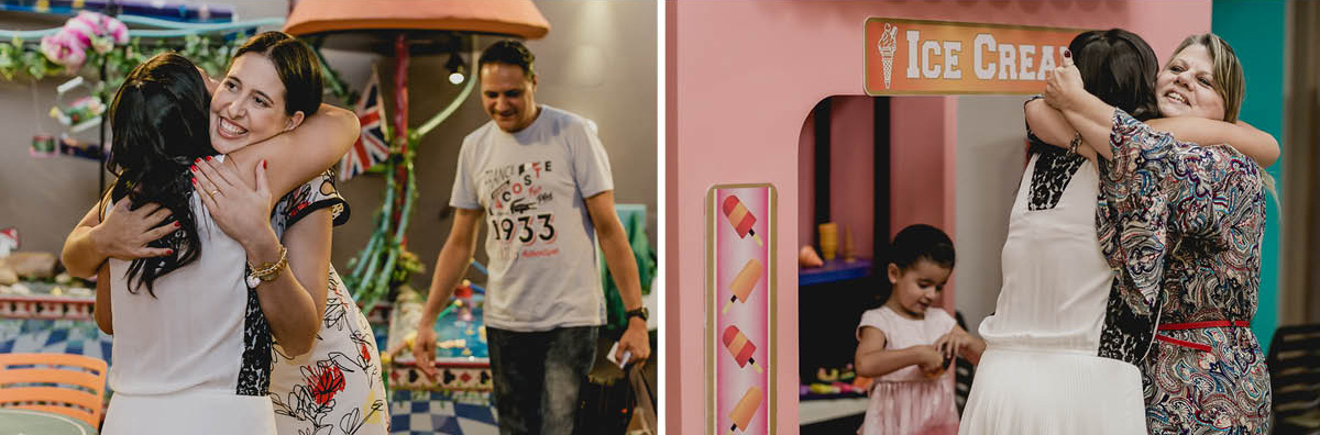 abracando os convidados na chegada