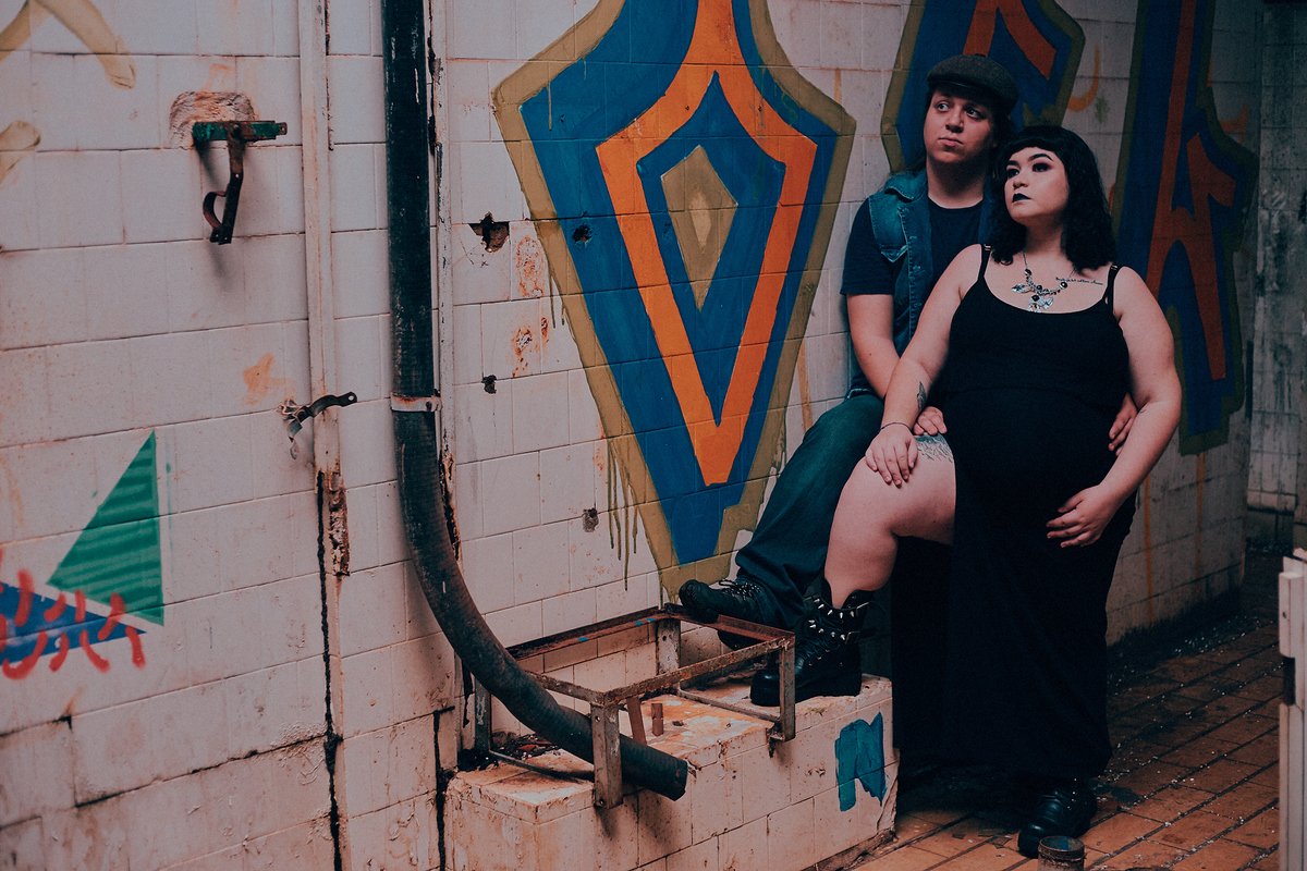 ensaio de casal em local abandonado 