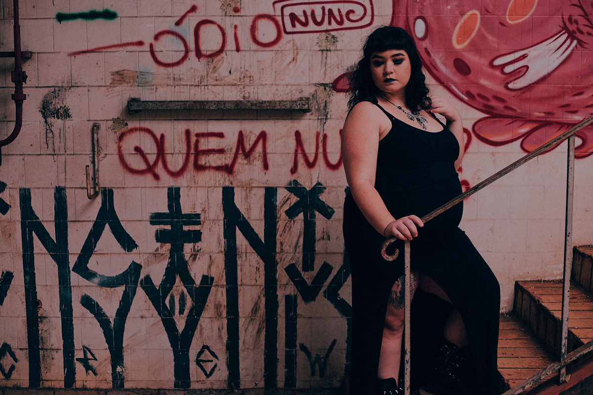 grávida em local abandonado 