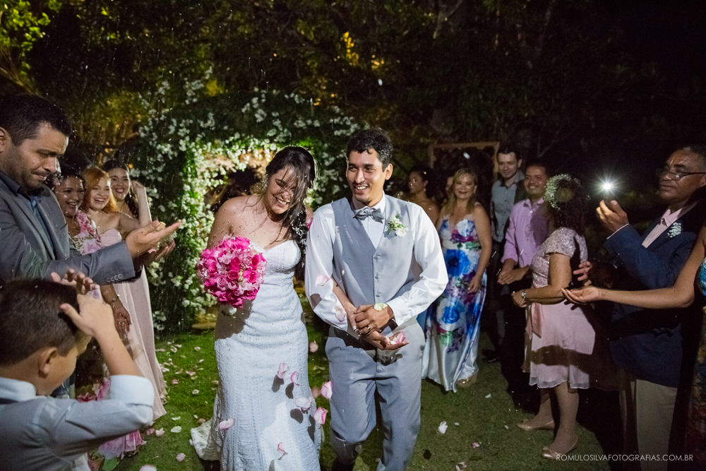 saída dos noivos em casamento no chalé zuzu