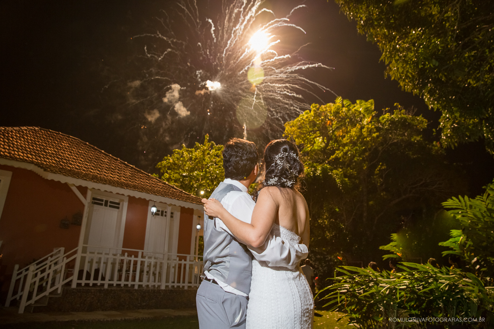 casamento gilcelle e ivan com fotos da cerimonia  ao ar livre com fogos de artifício
