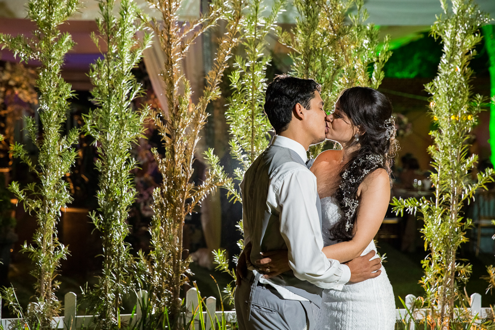 casamento gilcelle e ivan com fotos da cerimonia com fotos na decoração do casamento ao ar livre 