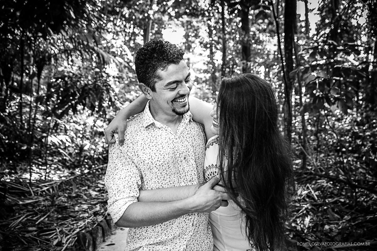 fotos criativas e expontâneas de ensaio pré casamento no bosque rodrigues alves em belém