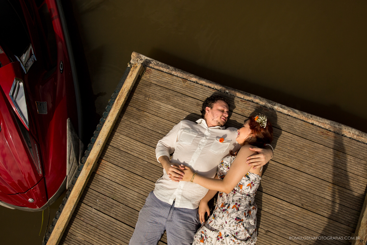 fotos criativas de ensaio pré casamento na marina