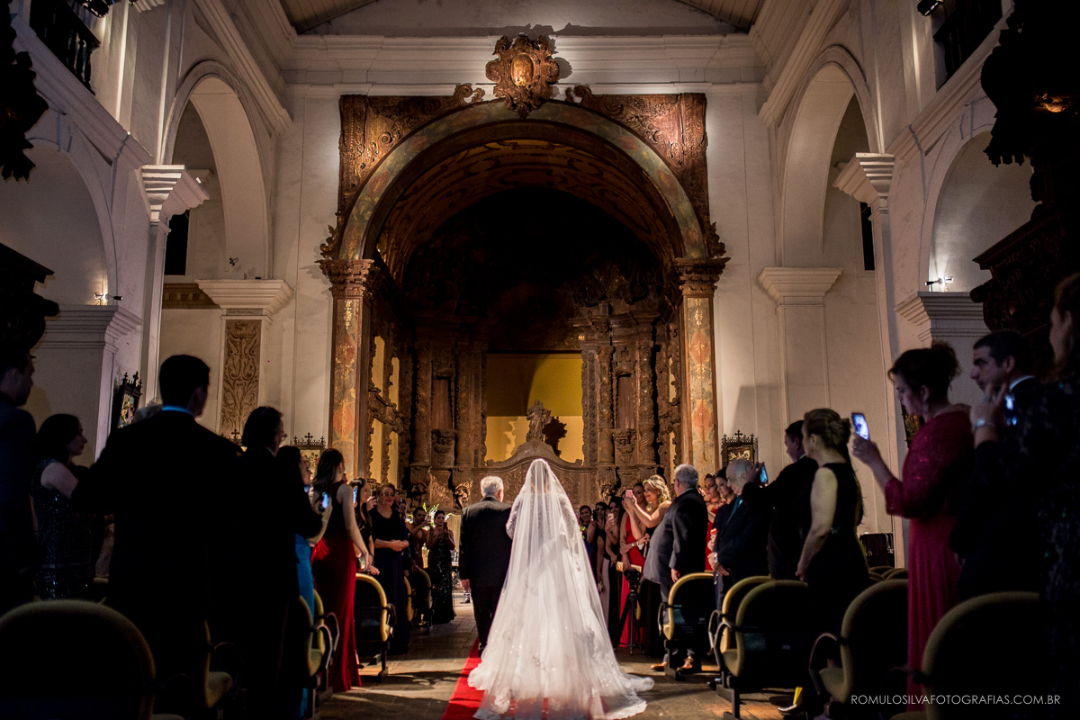 fotos criativas, expontâneas da cerimonia do casamento da lorena e do junior