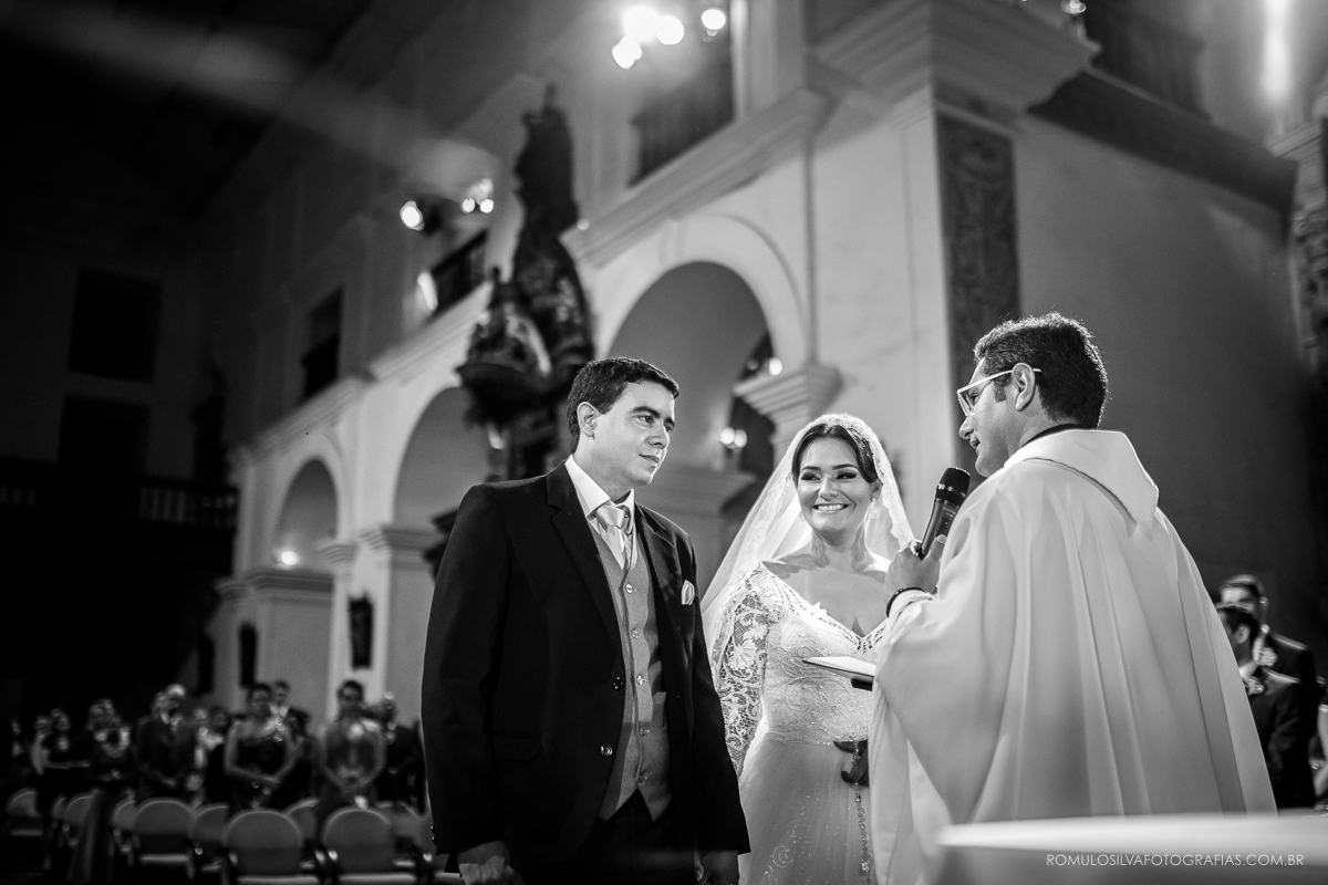 fotos criativas, expontâneas da cerimonia do casamento da lorena e do junior