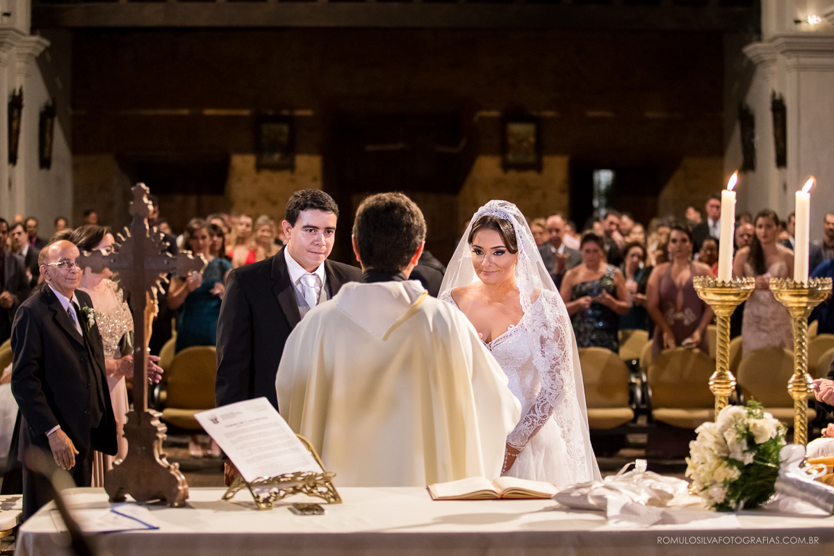fotos criativas, expontâneas da cerimonia do casamento da lorena e do junior