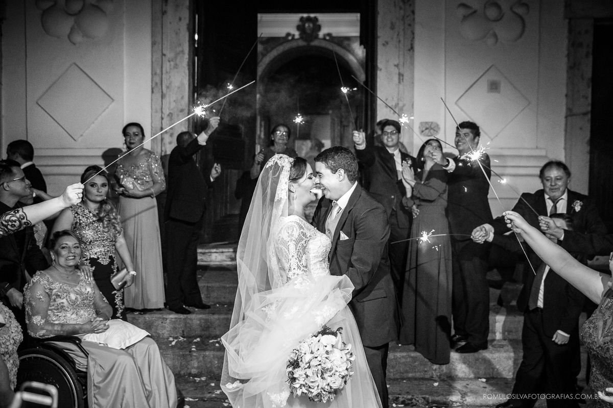 fotos criativas, expontâneas da cerimonia do casamento da lorena e do junior