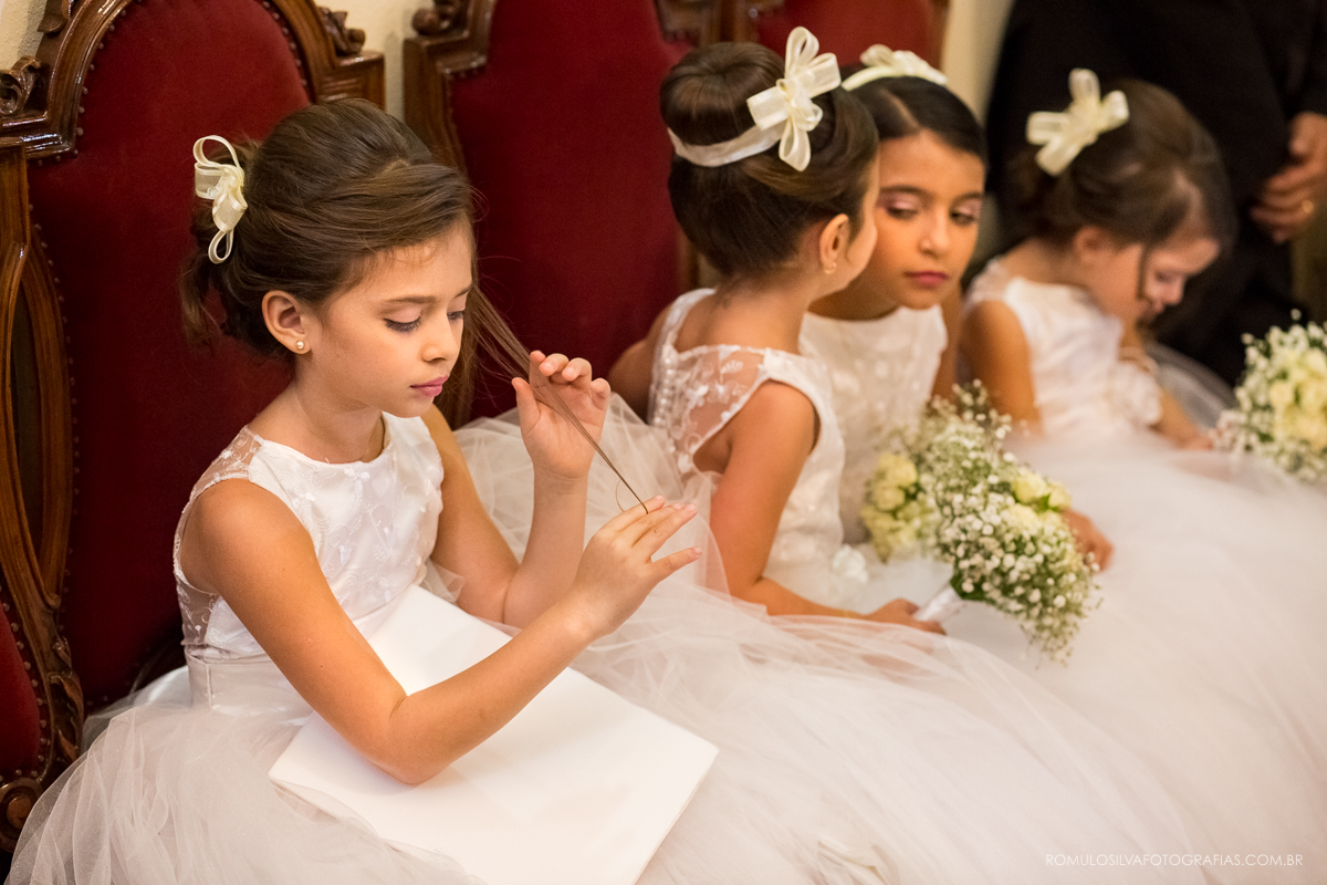 cerimônia com fotos expontâneas e criativas do casamento do wilson e da natalia na igreja da trindade em belém PA