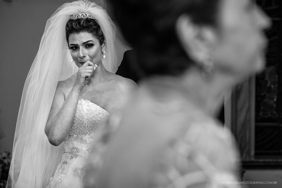 cerimônia com fotos expontâneas e criativas do casamento do wilson e da natalia na igreja da trindade em belém PA