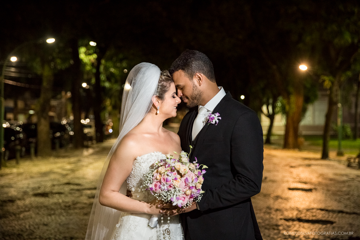 fotos externas após a cerimonia com imagens tradicionais do casamento do wilson e da natalia na praça da república em belém PA