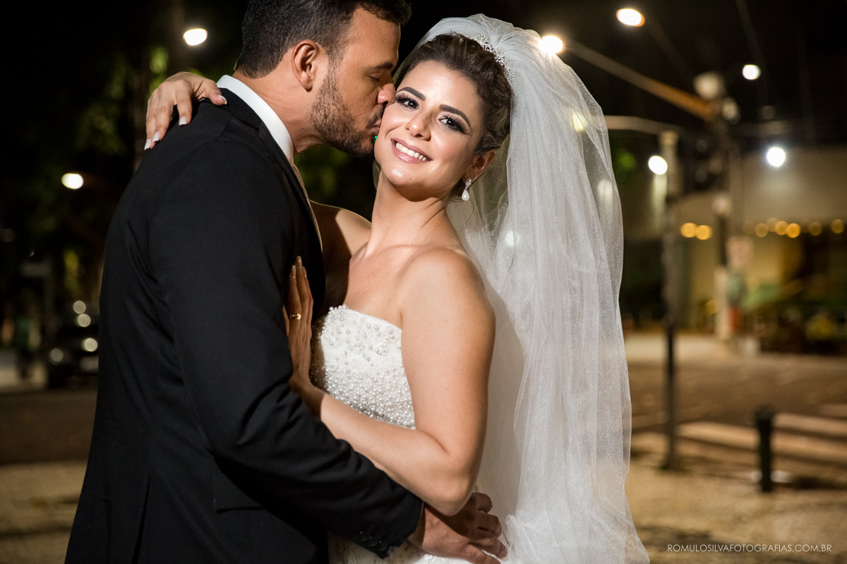 fotos externas após a cerimonia com imagens tradicionais do casamento do wilson e da natalia na praça da república em belém PA
