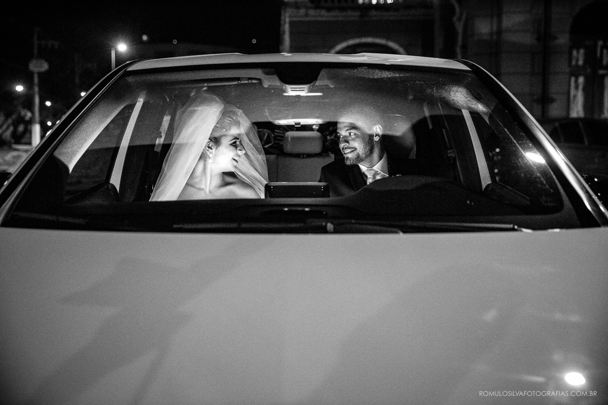 fotos externas após a cerimonia com imagens tradicionais do casamento do wilson e da natalia na praça da república em belém PA