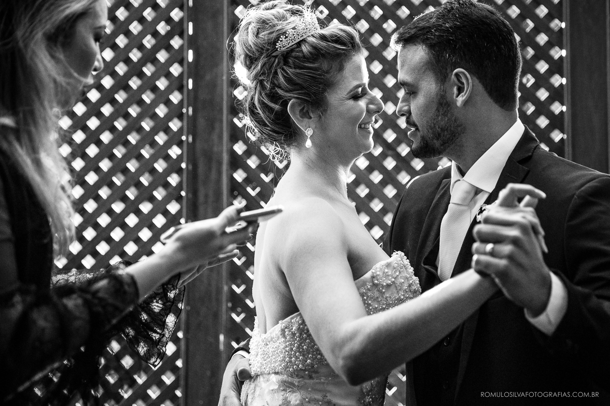 Festa com fotos expontâneas e criativas do casamento do wilson e da natalia na Assembléia paraense em belém PA