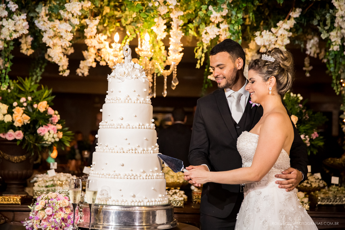 Festa com fotos expontâneas e criativas do casamento do wilson e da natalia na Assembléia paraense em belém PA