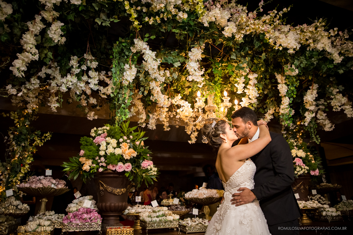Festa com fotos expontâneas e criativas do casamento do wilson e da natalia na Assembléia paraense em belém PA