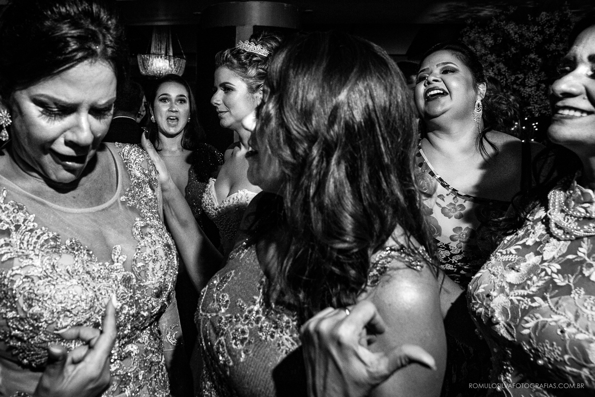 Festa com fotos expontâneas e criativas do casamento do wilson e da natalia na Assembléia paraense em belém PA