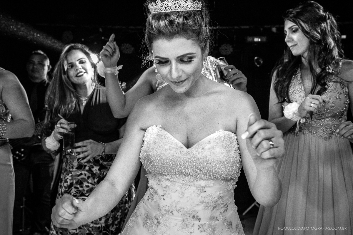 Festa com fotos expontâneas e criativas do casamento do wilson e da natalia na Assembléia paraense em belém PA