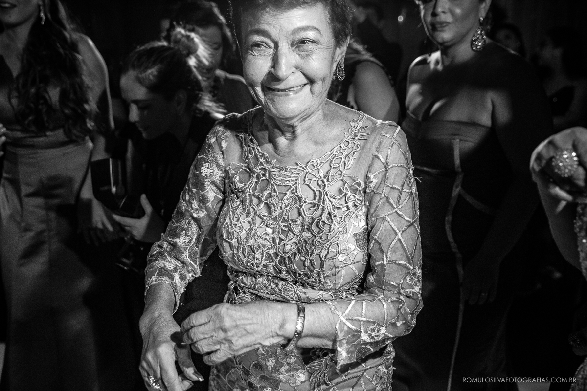 Festa com fotos expontâneas e criativas do casamento do wilson e da natalia na Assembléia paraense em belém PA