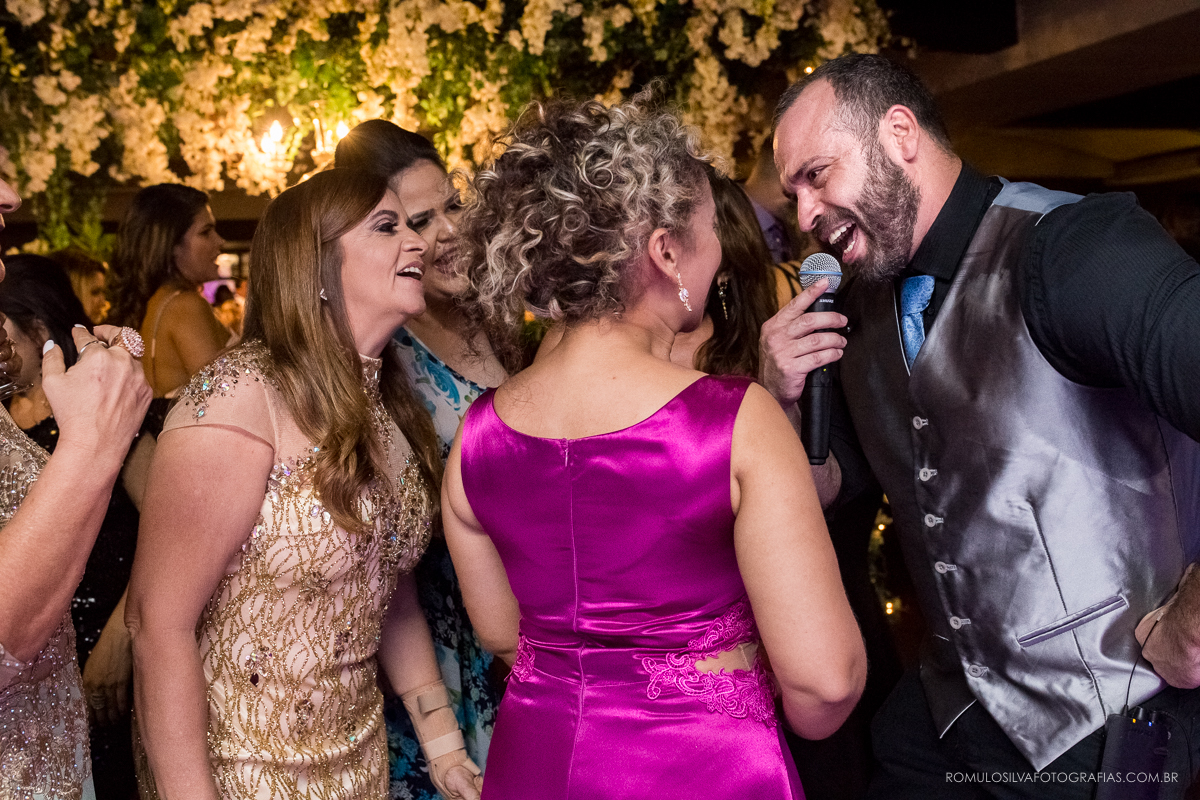 Festa com fotos expontâneas e criativas do casamento do wilson e da natalia na Assembléia paraense em belém PA