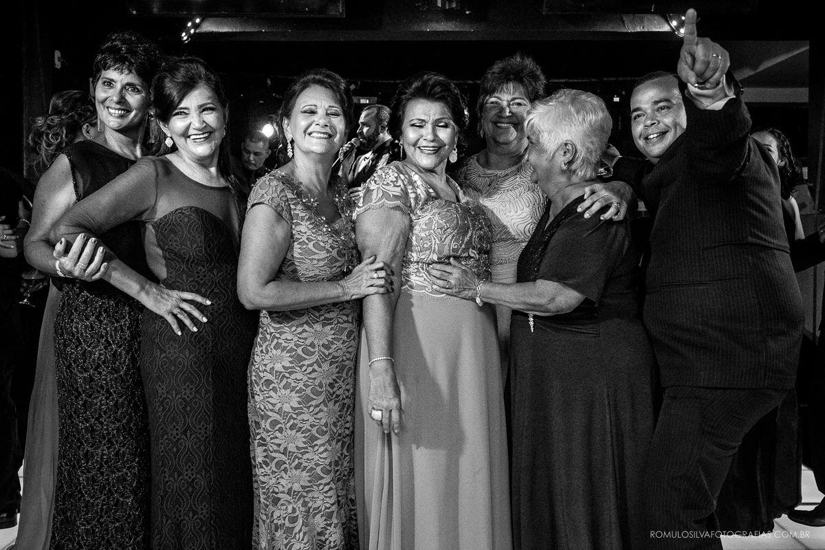 Festa com fotos expontâneas e criativas do casamento do wilson e da natalia na Assembléia paraense em belém PA