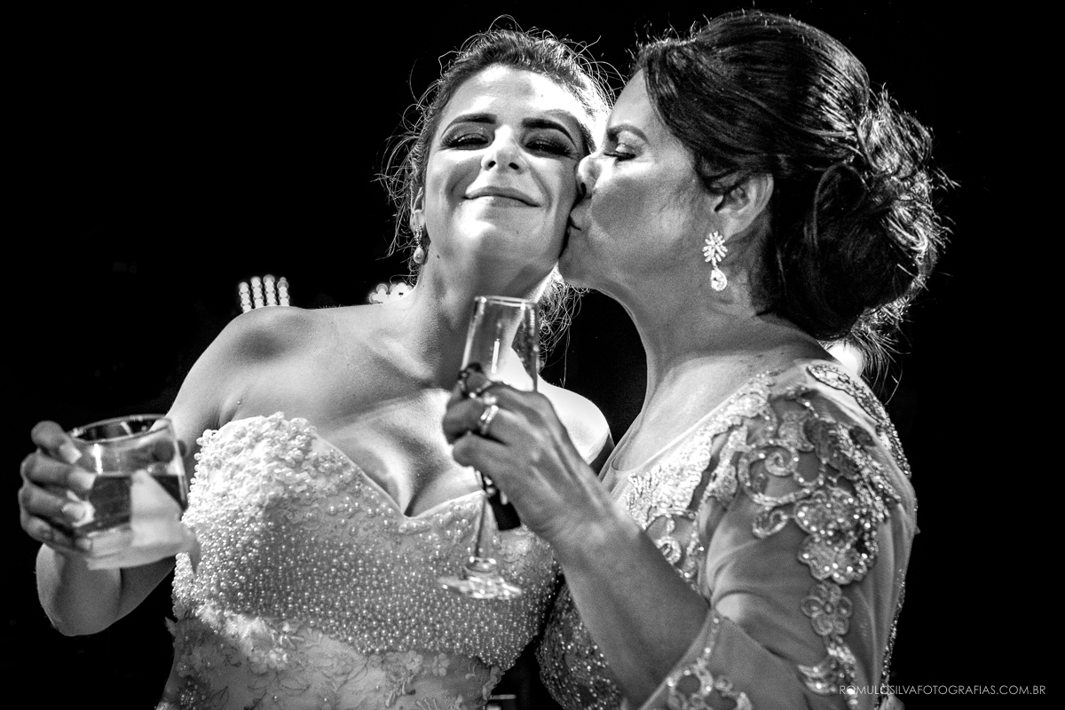 Festa com fotos expontâneas e criativas do casamento do wilson e da natalia na Assembléia paraense em belém PA