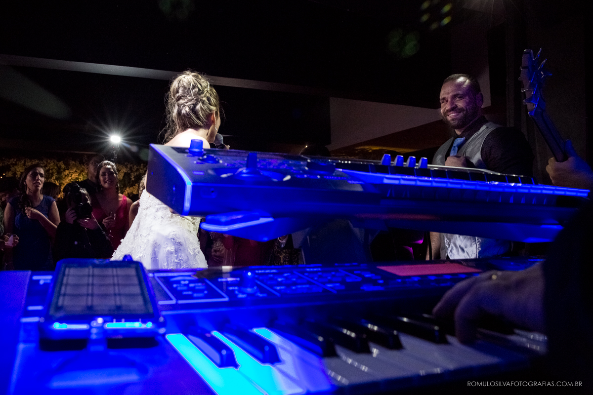 Festa com fotos expontâneas e criativas do casamento do wilson e da natalia na Assembléia paraense em belém PA