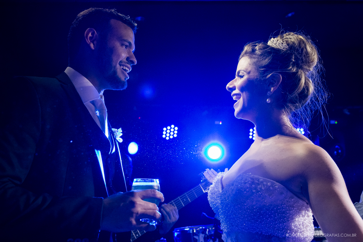 Festa com fotos expontâneas e criativas do casamento do wilson e da natalia na Assembléia paraense em belém PA