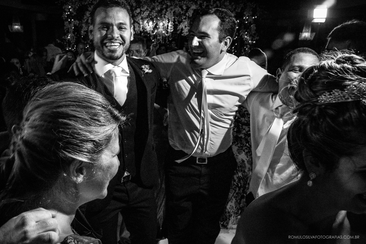 Festa com fotos expontâneas e criativas do casamento do wilson e da natalia na Assembléia paraense em belém PA